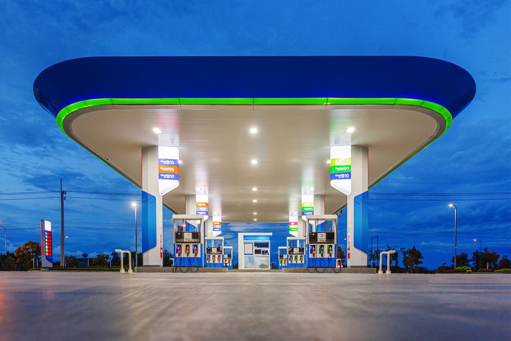 Estación de servicio de noche